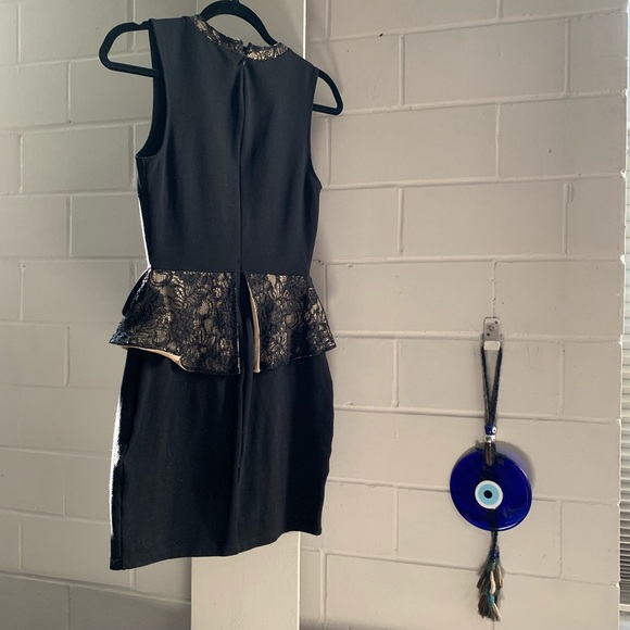Guess black lace peplum dress - Picture 3 of 4